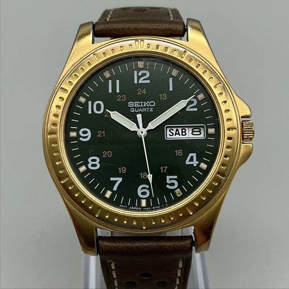 Vintage Seiko 7N43-8B09 Mens Watch 38mm Green Dial Day Date Brown Leather Quartz
